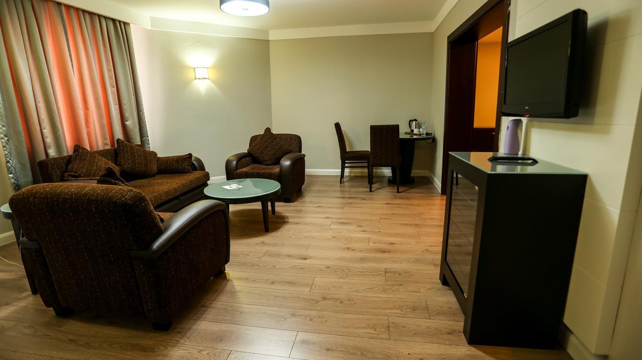 Sivas Bueyuek Hotel ภายนอก รูปภาพ
